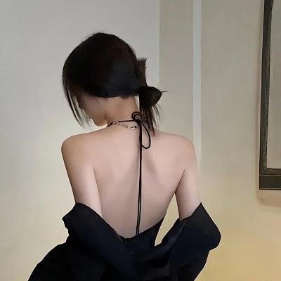 迎风伫立的狮子